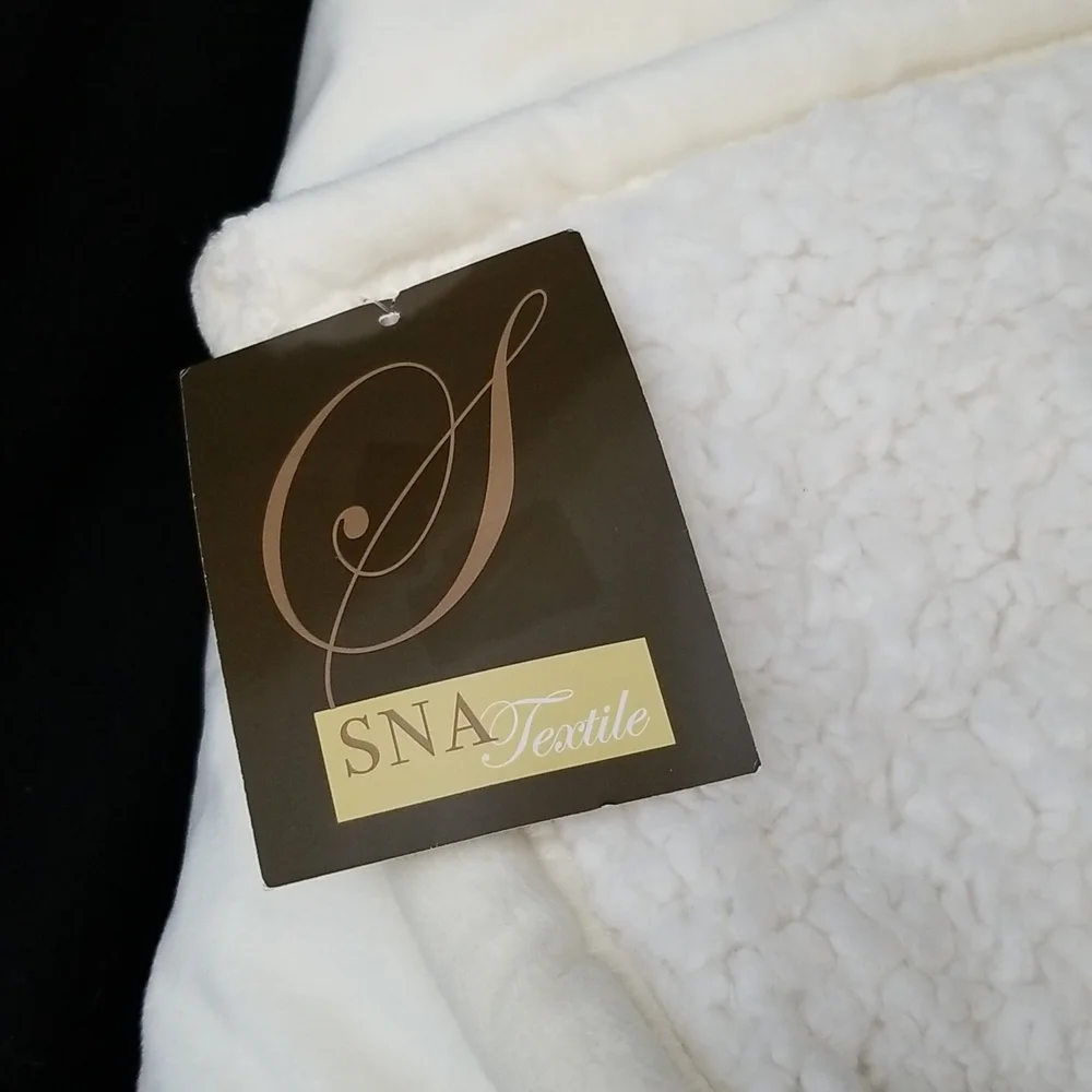 SNA Textile Serpa and Velvet Throw